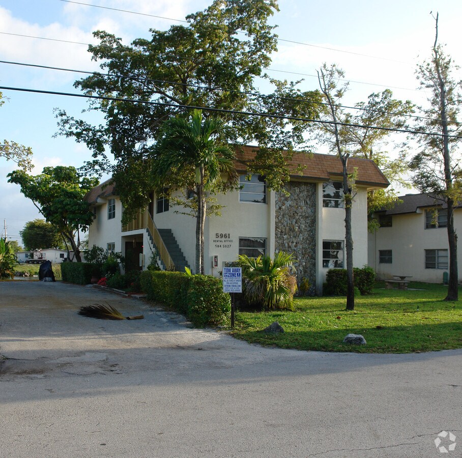 Lakeview Apartments - Lakeview Apartments