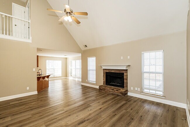 Photo - 215 Doe Hollow Trace