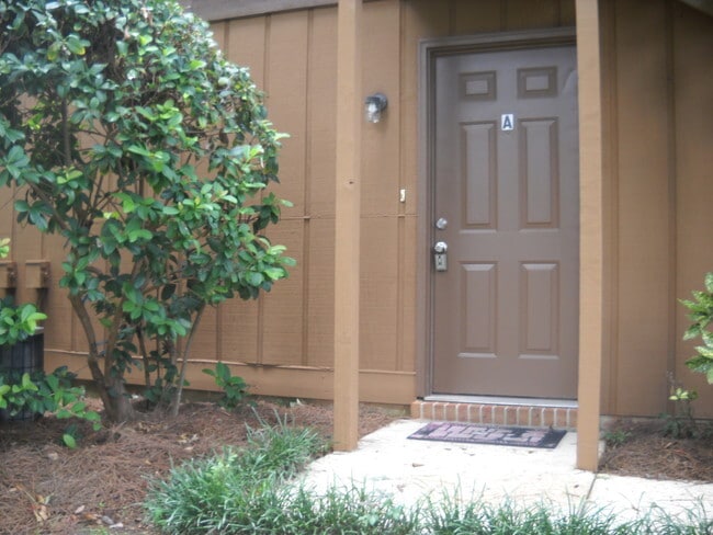 Building Photo - 3751 Donovan Dr Unit D Rental