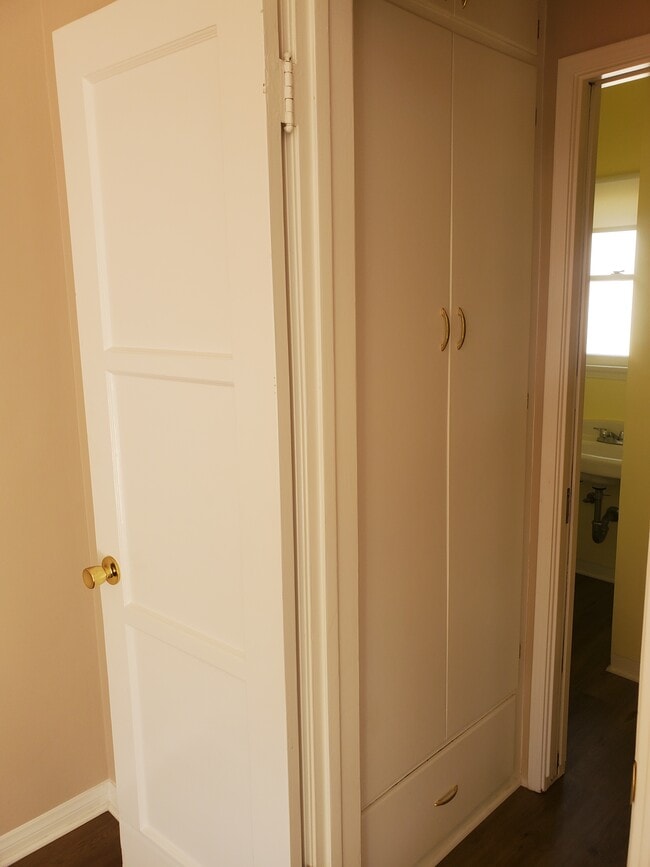 Photo - 148 N Beachwood Dr Unit Studio apt. Inc utilities