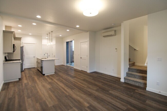 Photo - 1684 SE Barberry Ave