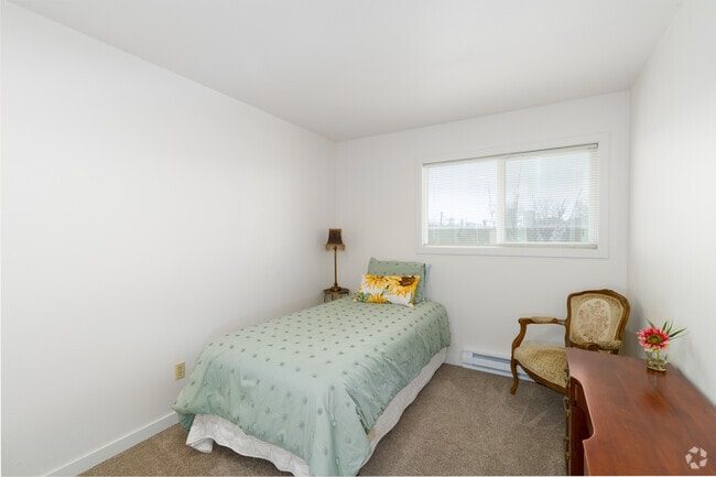 2BR, 1BA - 850SF - Single Bedroom