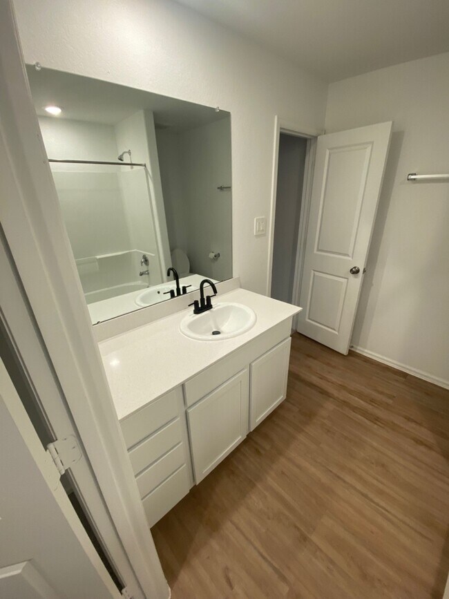 Photo - 1411 Las Cuevas Dr