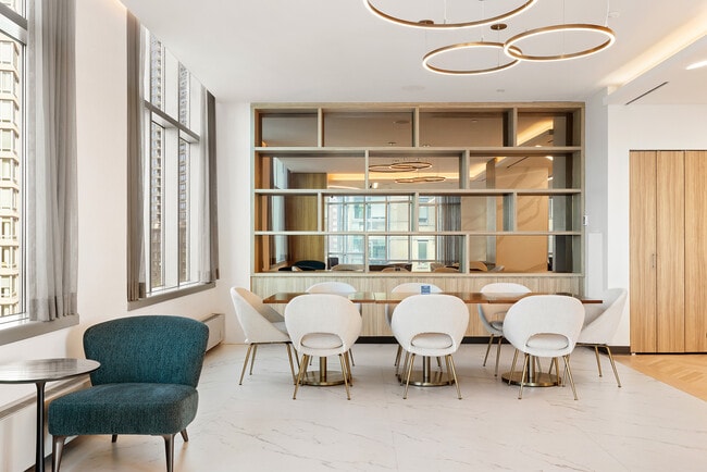 Photo - 4705 Center Boulevard