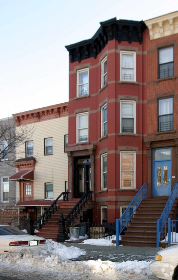 Walk-up - Walk-up Apartments