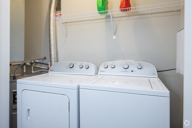 2BR, 2BA - 1,065SF - Laundry