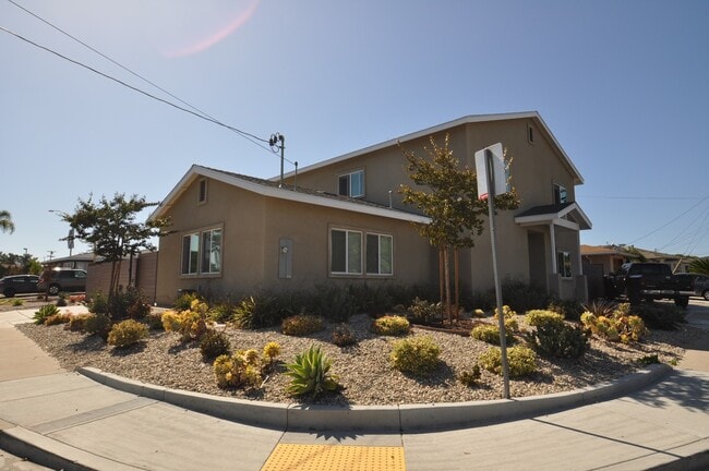 Building Photo - 7BD/5BA, LOTS of Parking!! Rental