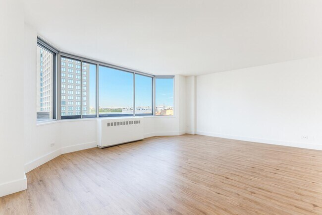 Photo - 1735 York Ave Unidad 9H