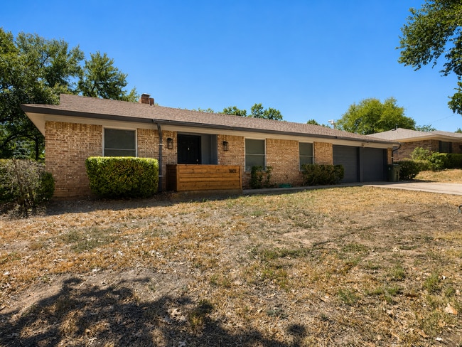 Photo - 1109 W Redbud Dr