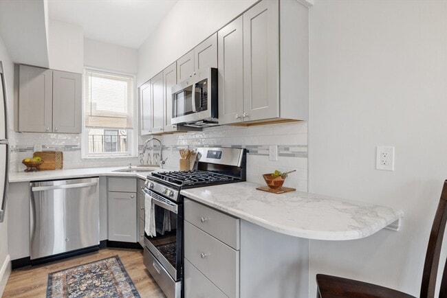 Building Photo - 1564 Commonwealth Ave Unit 1