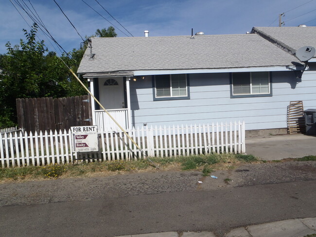 Building Photo - 0251 Unit 720 1/2 Rental