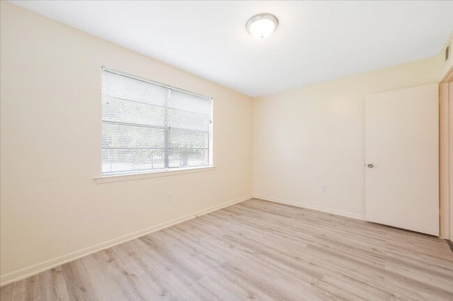 Photo - 2-Bedroom Apartment in Convenient Savannah Location
