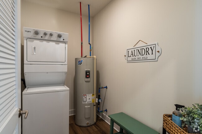1BR, 1BA - 720SF