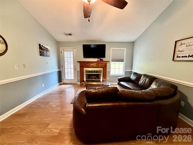 Photo - 2809 Faircroft Way