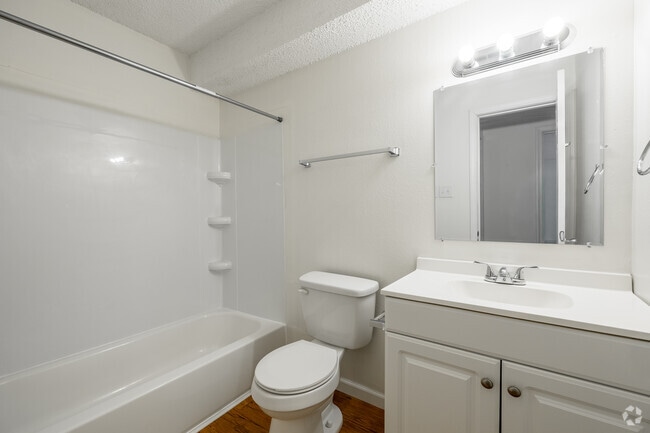 1BR, 1BA - 505SF - Bathroom
