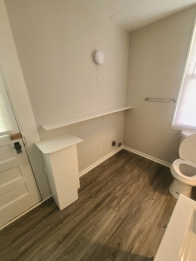 Wash and dryer hookups - 1311 Haysboro Ave Unit Haysboro Avenue