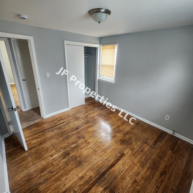 4818 E 86th St Unit Upstairs