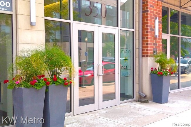 Building Photo - 350 N Main St Unit 618