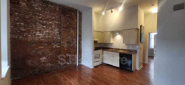 Building Photo - 2415 S 10th St Unit #A (1st floor)
