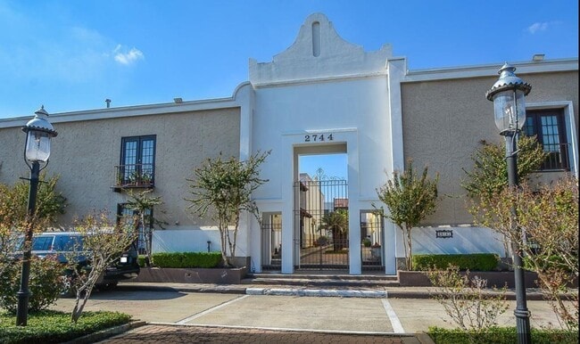Building Photo - 2744 Briarhurst Dr Unit 36