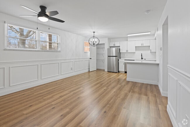 2 BR, 1BA - 900SF - Living Room