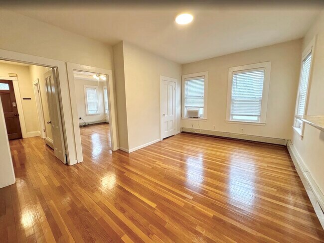 42 Hall Pl