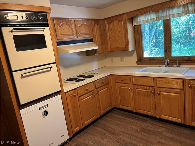 Photo - 4384 Parkdale Ave NW