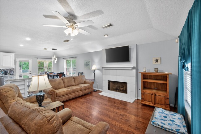 Building Photo - 1017 Pin Oak Dr