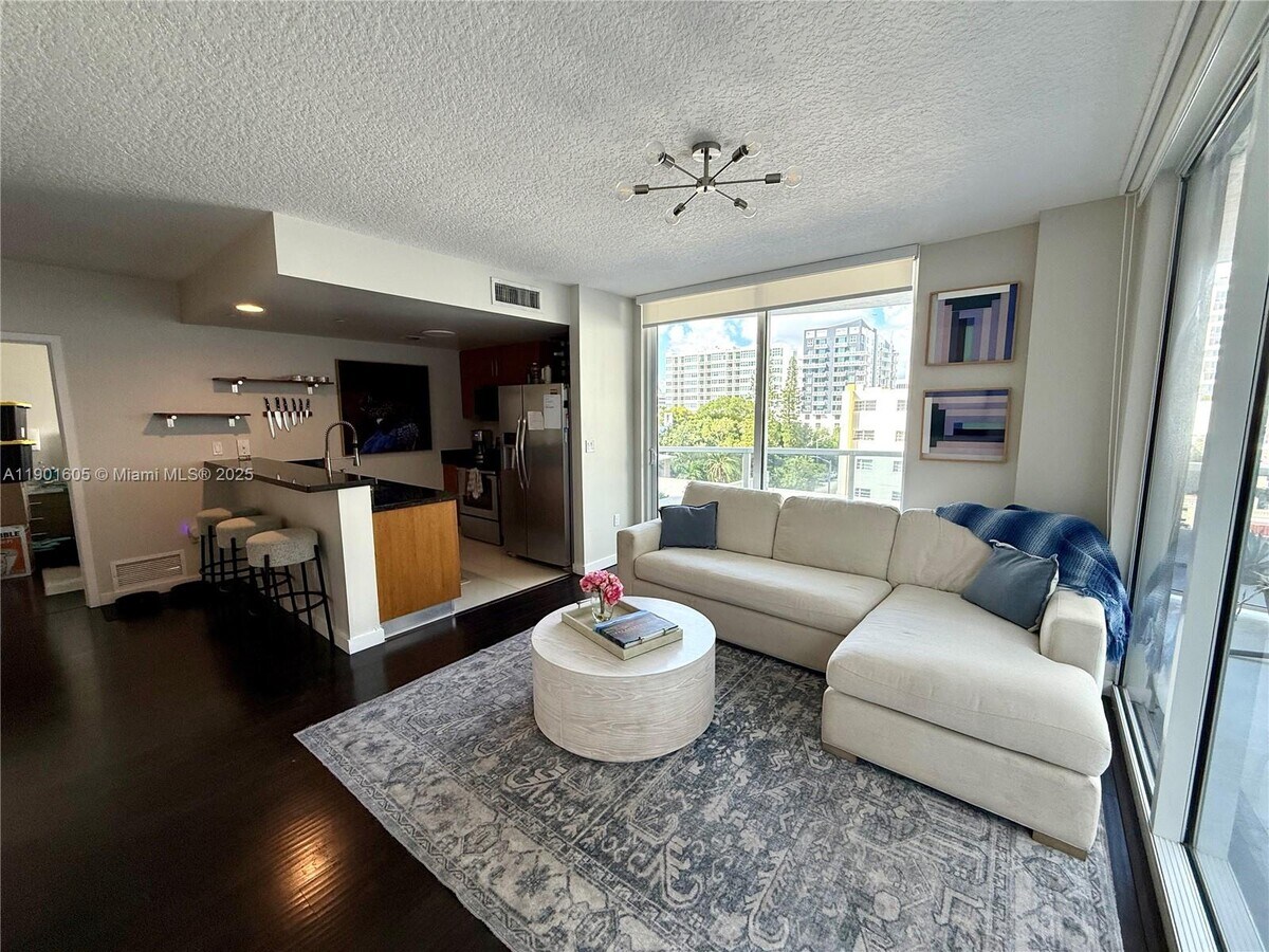 Photo - 601 NE 23rd St Unit 606