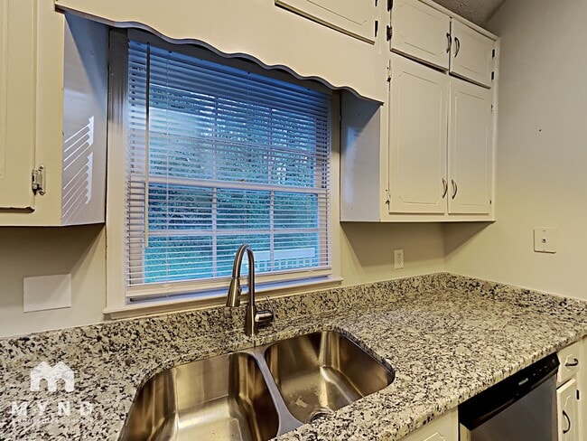 Photo - 1427 Hillside Pl SE