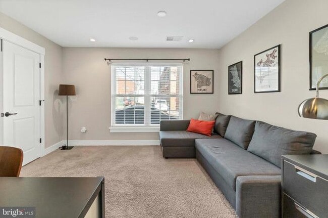 Photo - 3613 Fleet St