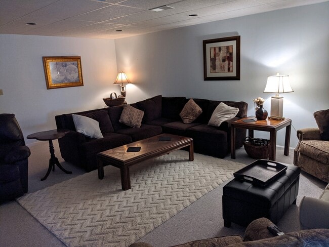 Building Photo - 49 Knollwood Rd Unit Manor Oaks Rental
