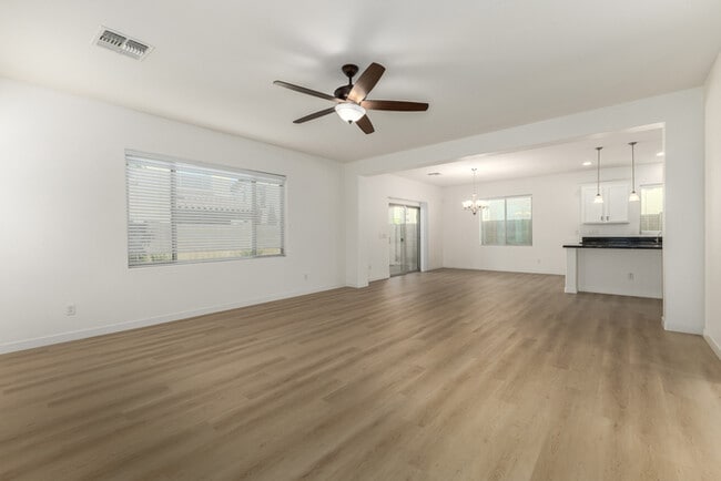 Photo - 2972 E Shannon St