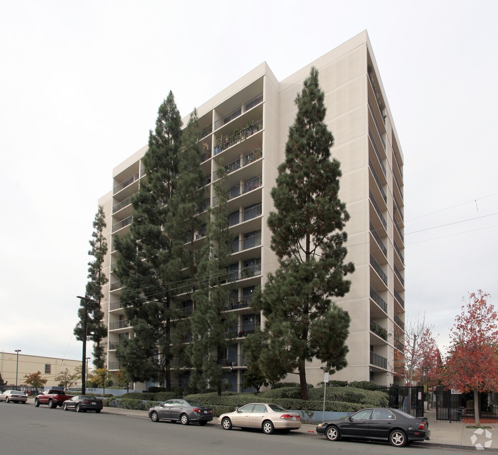 Photo - Guadalupe Plaza Apartments