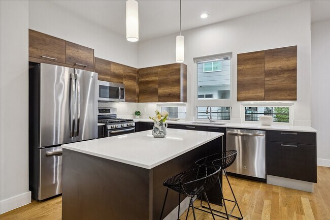 Photo - 2715 St Emanuel St