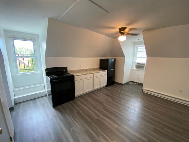 Building Photo - 130 S Bryant Ave Unit Apt 3