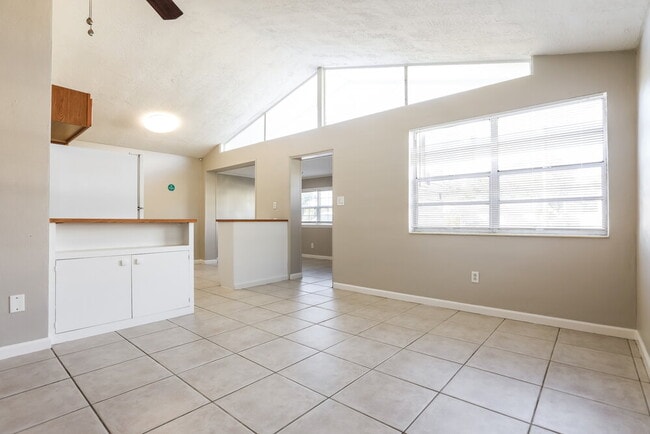 Photo - 2360 Novus St