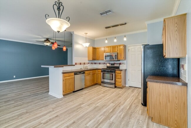 Photo - 2300 Wisteria Way