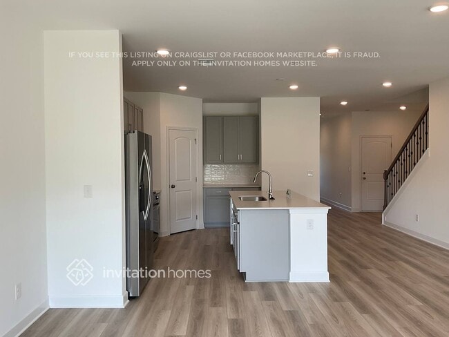 Photo - 271 W Millbrook Dr