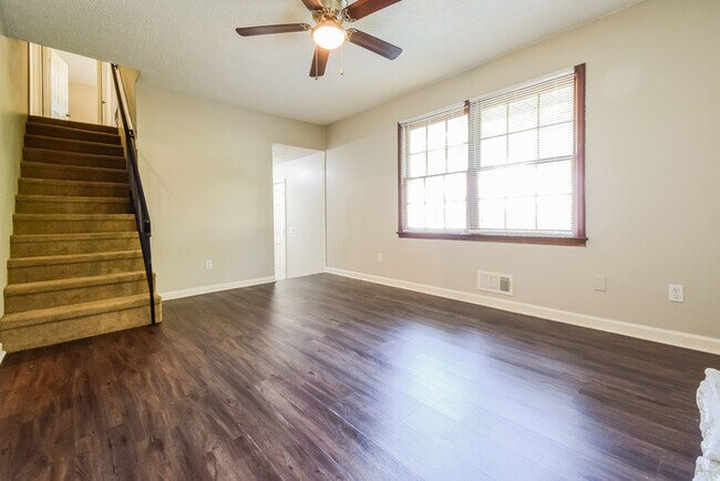 Photo - 1821 Pine Creek Dr