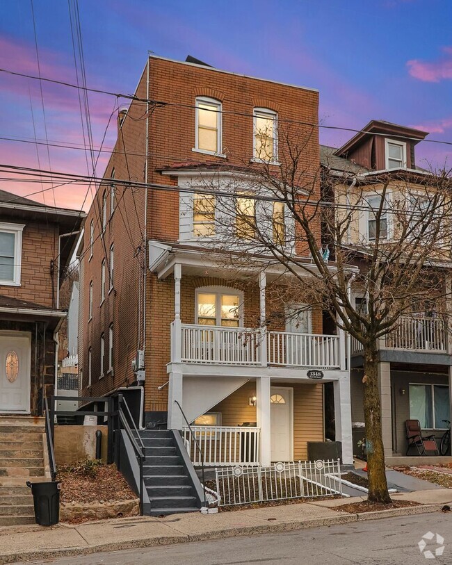 Building Photo - 1348 E 6th St Unit Main House