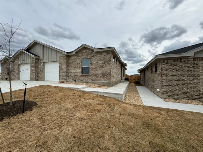 Photo - 5403 Rose Gdn Lp Unit B