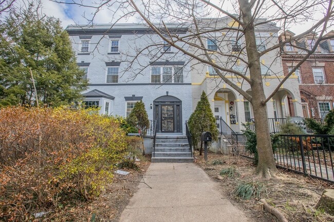 Building Photo - Charming Studio Apartment in Columbia Heig... Unit ( B)