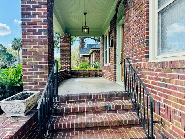 Photo - Available this Summer!! Beautiful 3 bed, 2 bath home located in Ardsley Park in Savannah, Ga!!