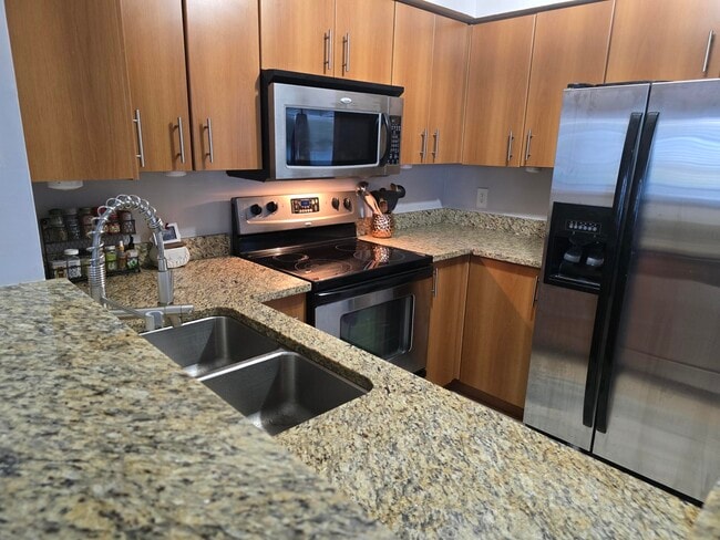 Building Photo - 1215 Crystal Way Unit O