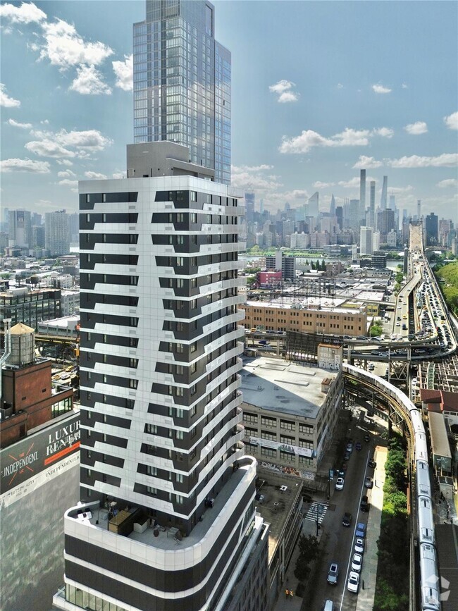 Building Photo - 24-16 Queens Plaza S Unit 2D Rental