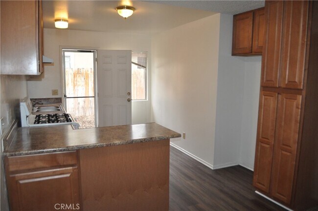 Photo - 811 W State St