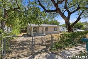 606 S San Joaquin Ave