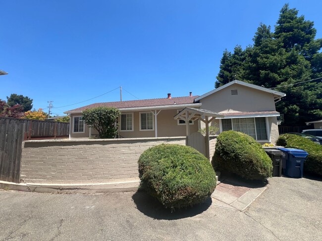 Photo - 3 bedrooms, 2 full bathrooms near CV high! Available now!