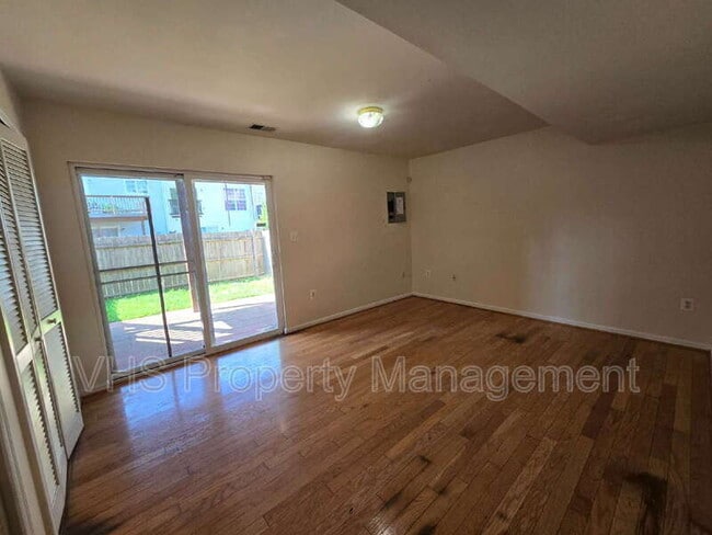 Photo - 6186 Library Ln